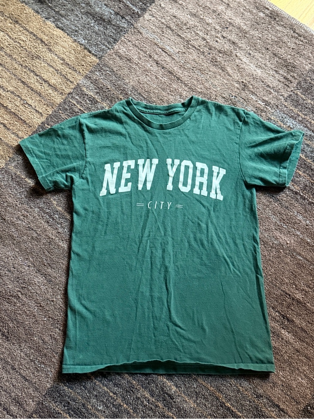 Green "New York City" Graphic T-Shirt -kids size Large